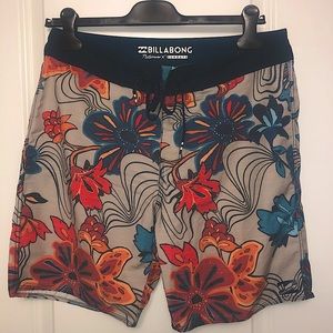 Billabong “Platinum X Sundays” board shorts size 31